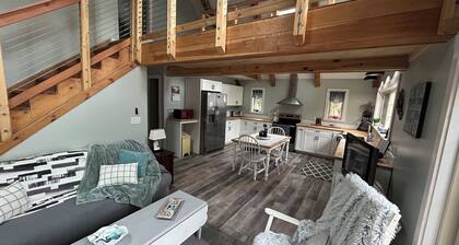 2BR Waterfront Cottage, 2.5 Baths, Stunning St. Croix River Views, Near Canada