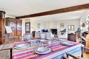Interior - Saint-Fortunat - Authentic Home with Pool - Saint-Didier-au-Mont-d'Or. (Saint-Didier-au-Mont-d'Or)