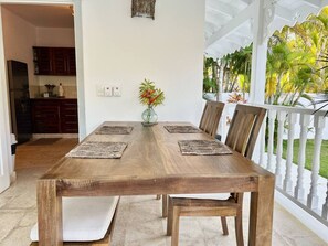 Outdoor dining - * Villa 4BR 3.5baths-pool/Jacuzzi+Starlink WiFi * (Las Terrenas)