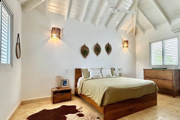 4 bedrooms, iron/ironing board, WiFi, bed sheets - * Private Villa * 4 Bedrooms 3.5 Bathrooms - Pool/Jacuzzi + Starlink WiFi * (Las Terrenas)