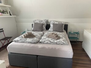 2 Schlafzimmer, Bügeleisen/Bügelbrett, kostenloses WLAN, Bettwäsche
