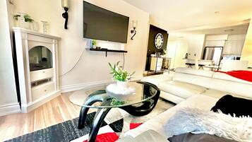Smart TV, fireplace