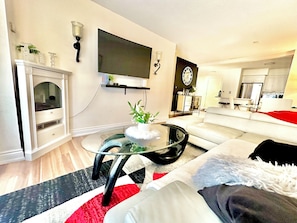 Smart TV y chimenea