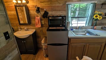 Frigorífico, horno, placa de cocina y cafetera o tetera