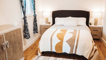 2 bedrooms, iron/ironing board, WiFi, bed sheets