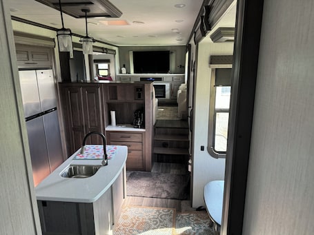Fridge, oven, stovetop, coffee/tea maker. Luxury RV in Saint Anthony near the Sand Dunes and Yellowstone