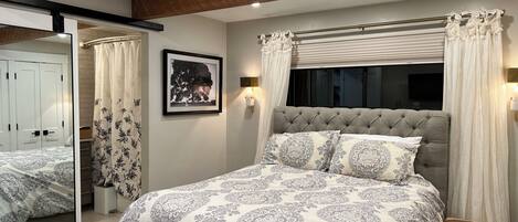 4 habitaciones, tabla de planchar con plancha, wifi y ropa de cama