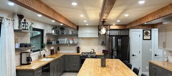 Secluded Luxury: Your Private Farmhouse Homestead Retreat in Bend