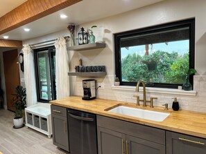 Interior - Secluded Luxury: Your Private Farmhouse Homestead Retreat in Bend (Bend)