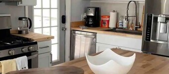 Pet-Friendly Charming  & Cozy 3-bedroom house AC & WiFi in pleasant Youngstown