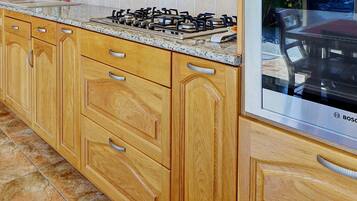 Réfrigérateur, micro-ondes, four, lave-vaisselle