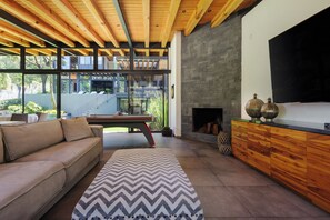 Games room - Casa Retiro With Pool and Garden (Valle de Bravo)