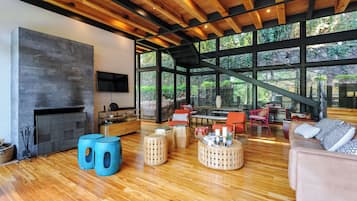 Deluxe House | Living room | 60-inch flat-screen TV with digital channels, fireplace