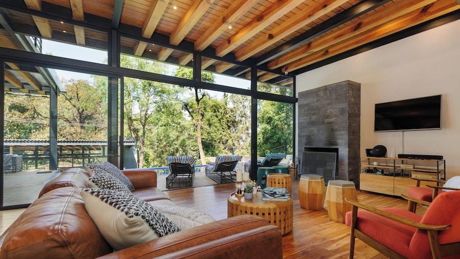 Casa Retiro With Pool and Garden