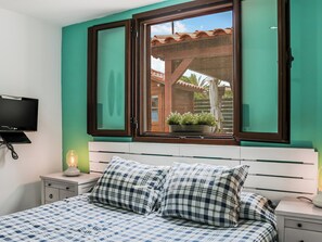 2 bedrooms, WiFi, bed sheets