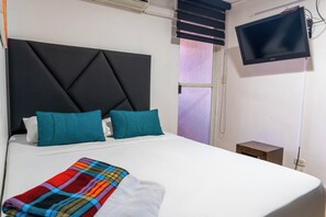 Classic Apartment, Balcony, City View | In-room safe, desk, iron/ironing board, free WiFi - HOTEL CASA BLANCA (Medellín)