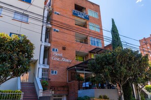 Exterior - HOTEL CASA BLANCA (Medellín)