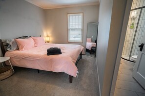 2 bedrooms, desk, iron/ironing board, free WiFi - 2041 W College St., Springfield, MO 65806, USA (Springfield)