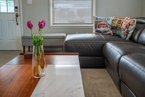 Smart TV, books, music library, video library - 2041 W College St., Springfield, MO 65806, USA (Springfield)