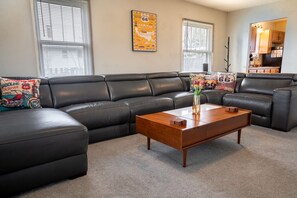 Smart TV, books, music library, video library - 2041 W College St., Springfield, MO 65806, USA (Springfield)