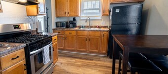 2041 W College St., Springfield, MO 65806, USA