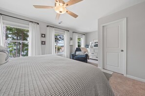 3 bedrooms, desk, free WiFi, bed sheets