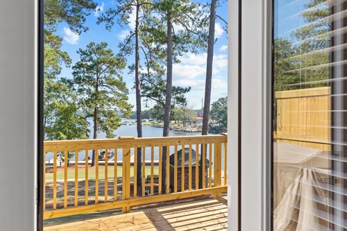 PRIME Masters Tournament Rental, close to dining and shopping, lake front