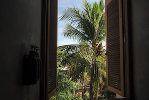 Grand-Studiosuite, Poolblick (Master Suite Pool View) | Badezimmer | Dusche, Haartrockner, Bademäntel, Handtücher