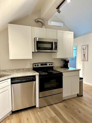 Fridge, microwave, oven, stovetop - Hudson Valley Farm Getaway-East/Alpaca Lane-Apt 1 (Hyde Park)