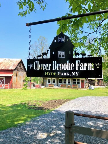 Hudson Valley Farm Getaway- West/Llama Lover Lane