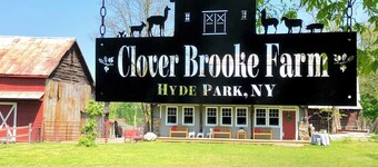 Hudson Valley Farm Getaway- West/Llama Lover Lane