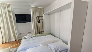 1 soverom, strykejern/-brett, reiseseng for barn og wi-fi