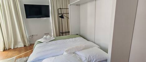 1 bedroom, iron/ironing board, travel cot, WiFi