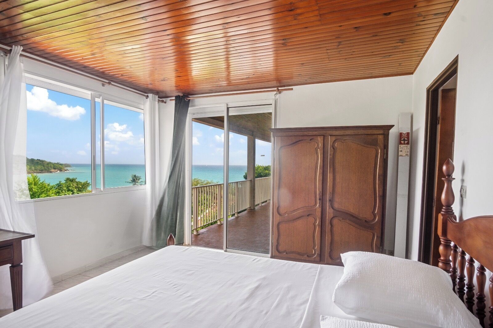 3 bedrooms, iron/ironing board, travel crib, free WiFi