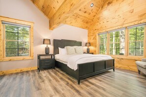 4 bedrooms, iron/ironing board, free WiFi, bed sheets - Mountain Laurel: Accessible Luxury Rental at Deep Creek Lake, Dog Friendly (Oakland)