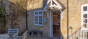 Jasmine Cottage-2BD in Heart of Bourton