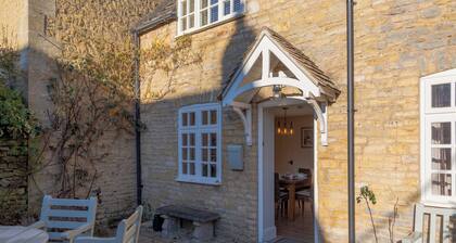 Jasmine Cottage-2BD in Heart of Bourton