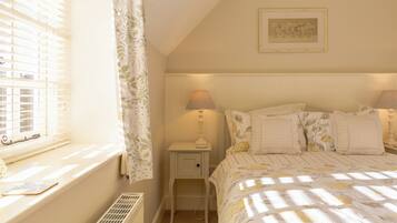 Casa, vista al jardín | 2 habitaciones, tabla de planchar con plancha y wifi gratis