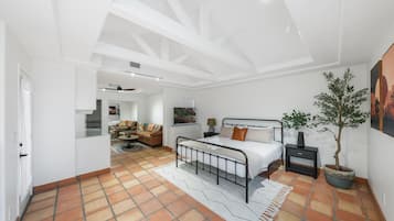 4 quartos, cofres nos quartos, escrivaninha