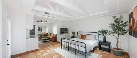 4 bedrooms, in-room safe, desk, iron/ironing board