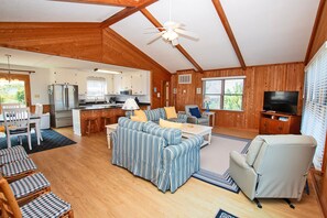 TV - Semi-Oceanfront, Close to Beach Access! SA2, Wadel (Duck)