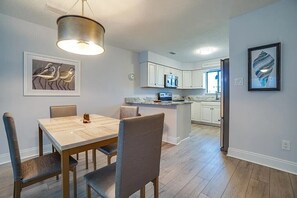 Dining - Perla del Mar — Gulf-View Townhome · 30 Steps to Beach · No Pets · Sleeps 8 (Port St. Joe)