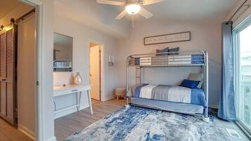 3 Schlafzimmer, Schreibtisch, Bügeleisen/Bügelbrett, kostenloses WLAN