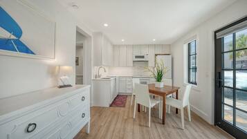 雪櫃、微波爐、焗爐、爐具