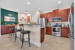 Fridge, microwave, oven, stovetop - 11BR Modern Villa • Star Wars • Pool • Near Disney (Kissimmee)