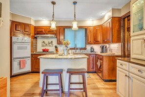 Fridge, microwave, oven, stovetop - View of Highland Golf Course - Fairway Village 2A (Quechee)