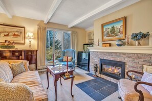 TV, offices - View of Highland Golf Course - Fairway Village 2A (Quechee)