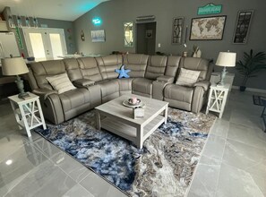 Lobby - 3 bed / 2 bath home in Navarre, FL - Sleeps 8! Pet-friendly. 30-night min stay. (Navarre)