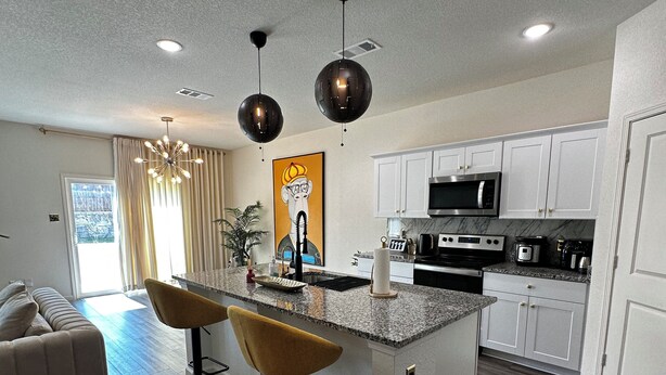 Private kitchen - Spacious 4 bedroom house with fitness room and WiFi in charming Glenn Heights. (Glenn Heights)