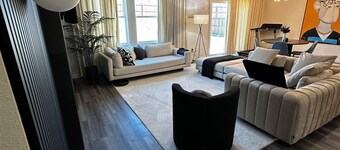 Spacious 4 bedroom house with fitness room and WiFi in charming Glenn Heights.
